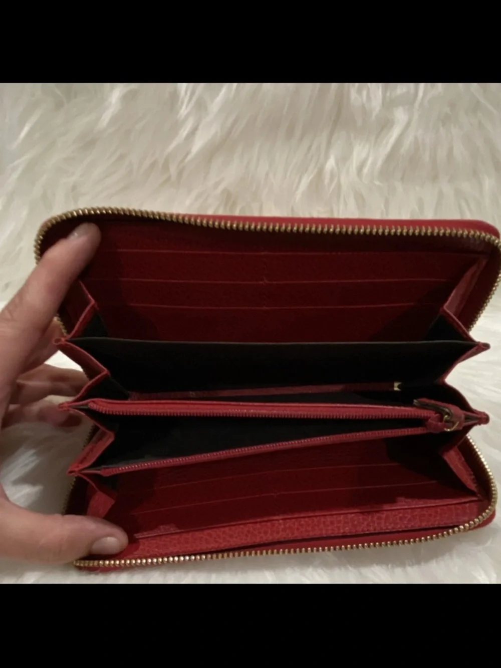 Gucci Red Leather Zip Wallet with Gold GG Emblem - includes box - Picture 7 of 13